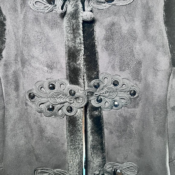 Coldwater Creek Black Vest with Faux Fur Trim size large (14-16) - Picture 2 of 8